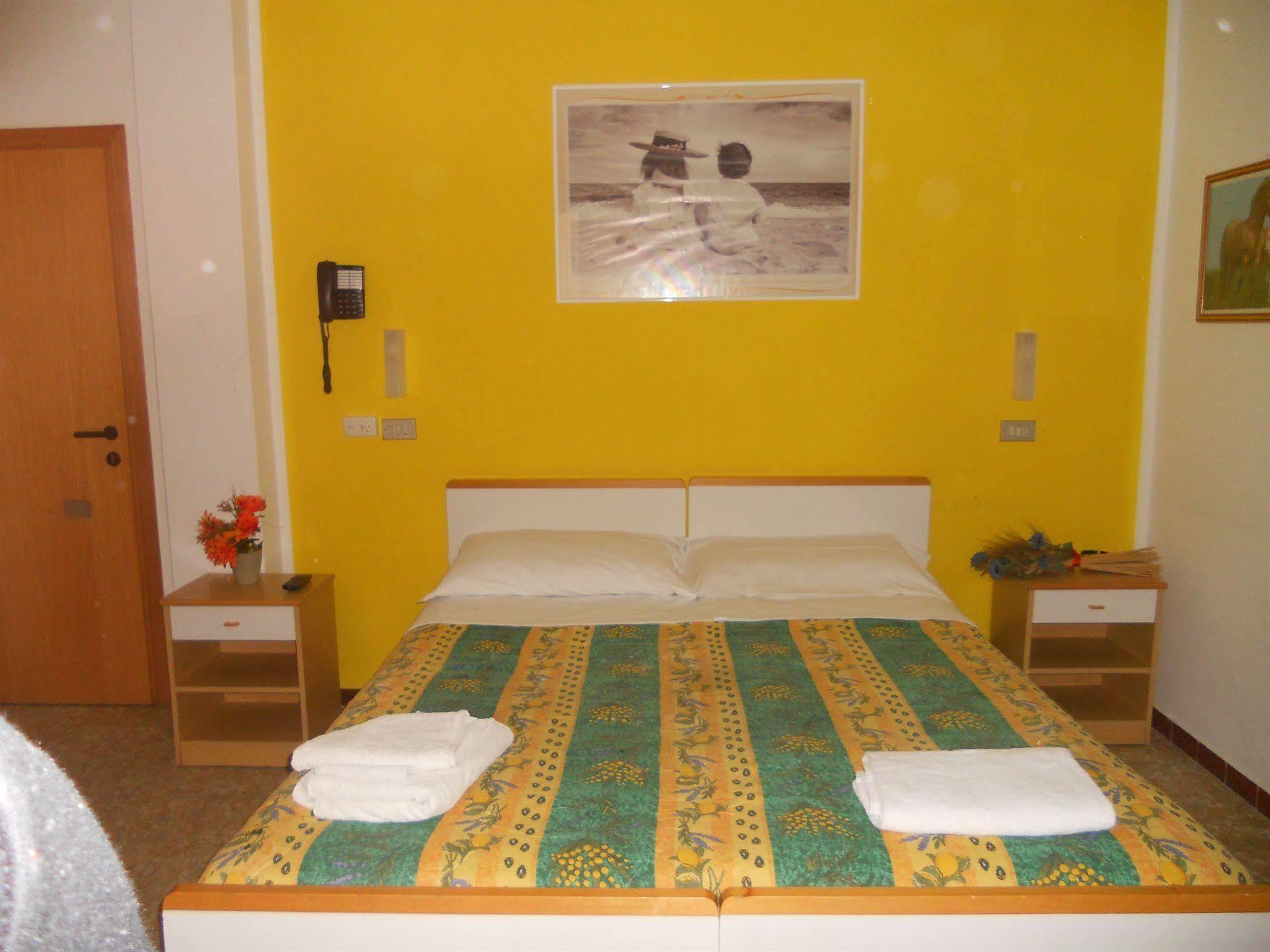 Hotel Pigalle Rimini Ngoại thất bức ảnh