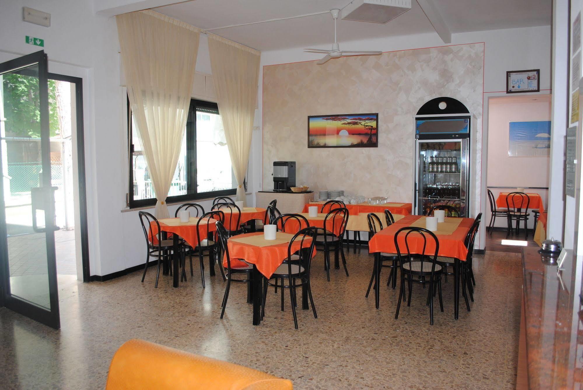 Hotel Pigalle Rimini Ngoại thất bức ảnh